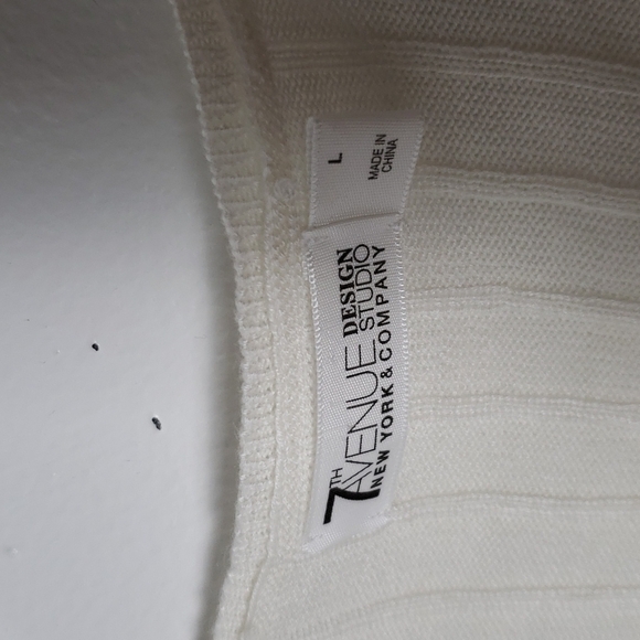 7th Ave NY&CO white twist front blouse sweater top. Women's size large. - Picture 4 of 6